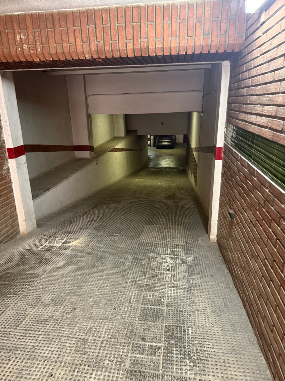 Piso y garaje en venta